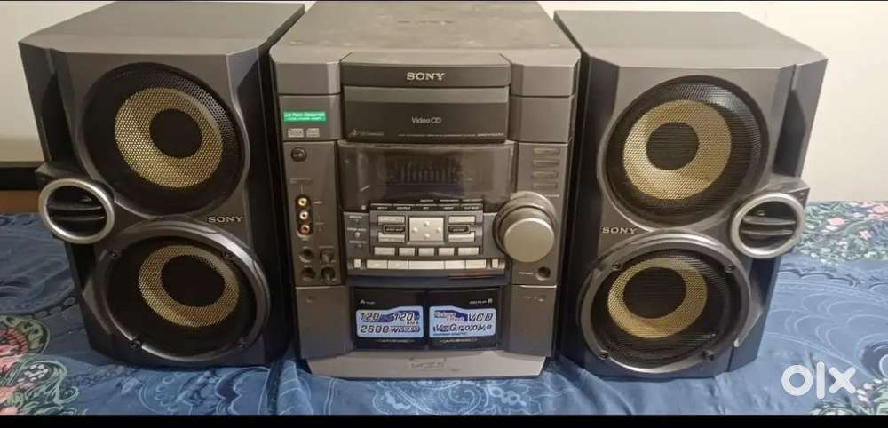 SONY CD PLAYER AND SPEAKER