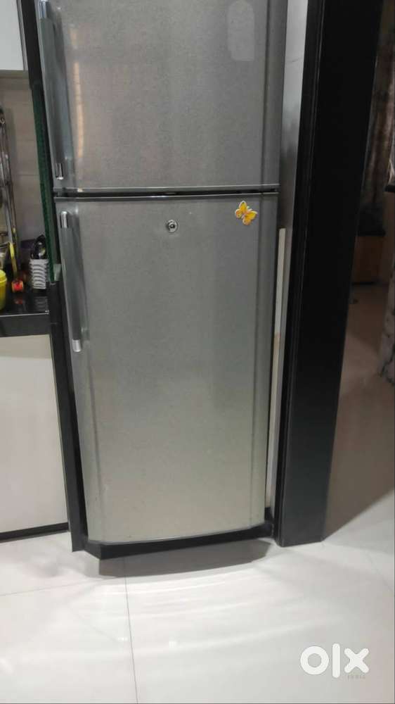 LG fridge in new condition