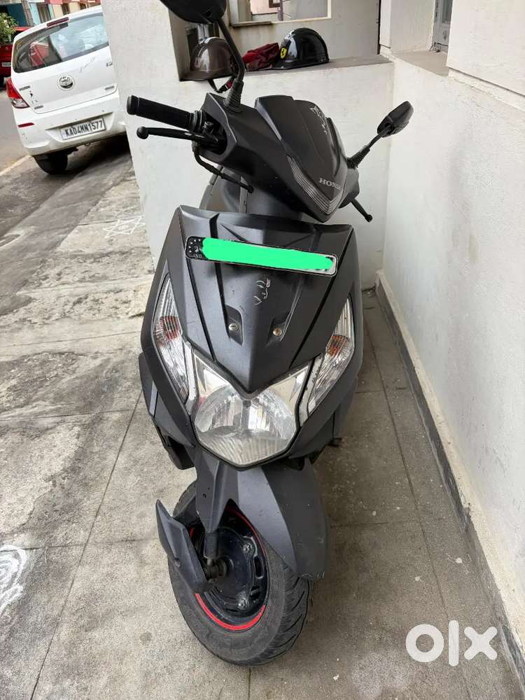 Ladies used vehicle Grey dio