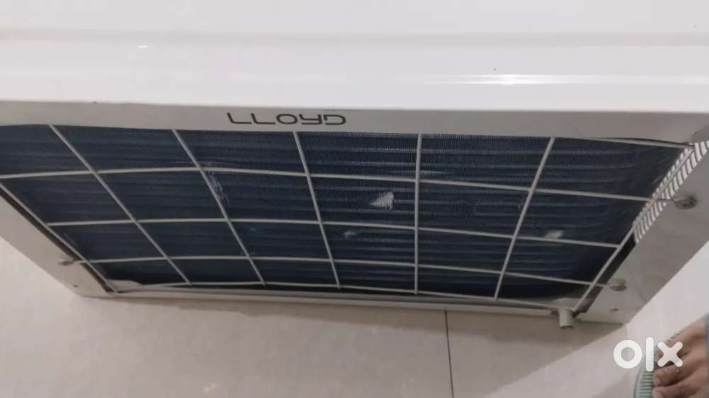 Lloyd 1 ton AC 2024