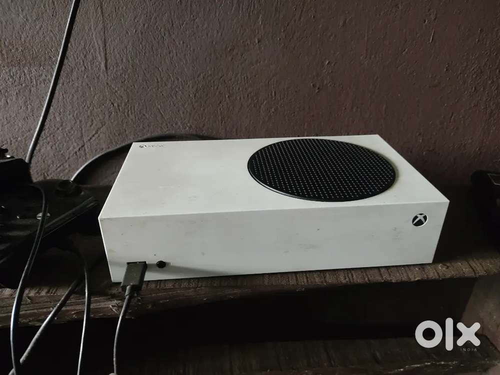 Xbox Series S (512GB) + 6 Games (GTA 5, UFC 4, FC 24, Forza Horizon 5)
