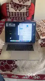 Apple MacBook Pro 15.6 2018 touch bar– i7, 16GB RAM, 4GB AMD Graphics