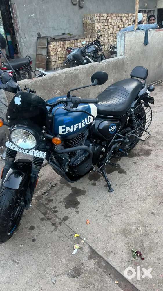 Royal Enfield
Hunter 350 
Rebel blue (Top Model)
E20 support 1st owner