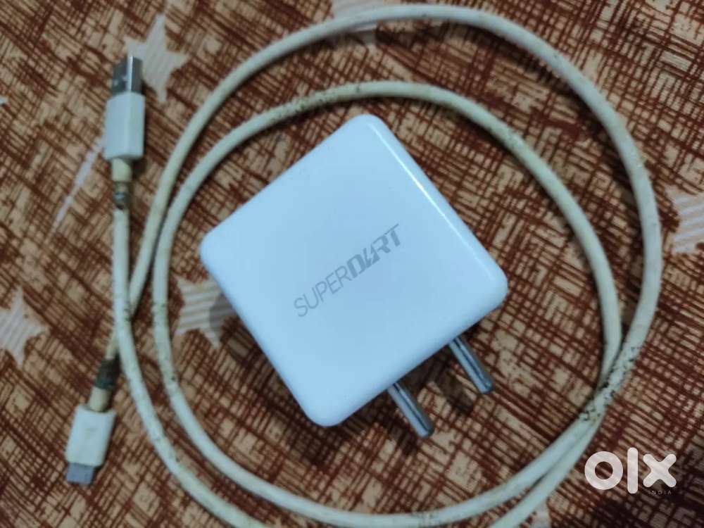 Realme 65W SUPERDART charger