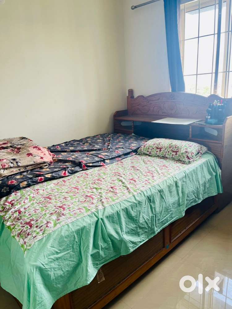 Royal teakwood cot for resale