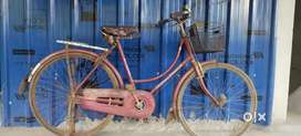 Ladies bicycle in a good working condition..