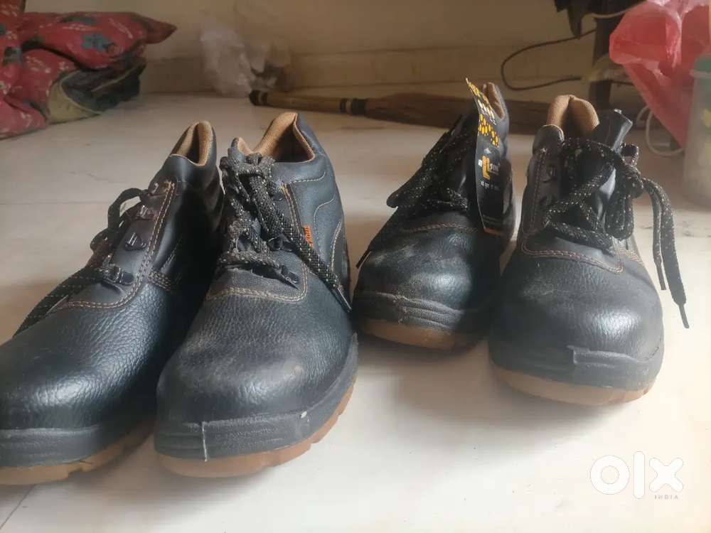 Safety shoes 400 each