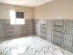 1 room room ke andar hi kitchen Hai bathroom common hai