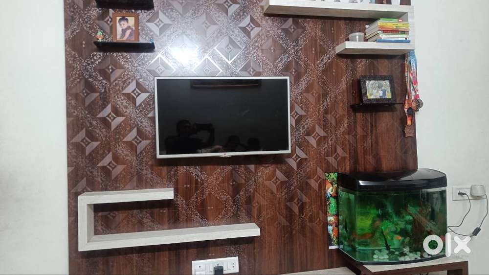 LG 32 inches smart TV with very good condition in sell