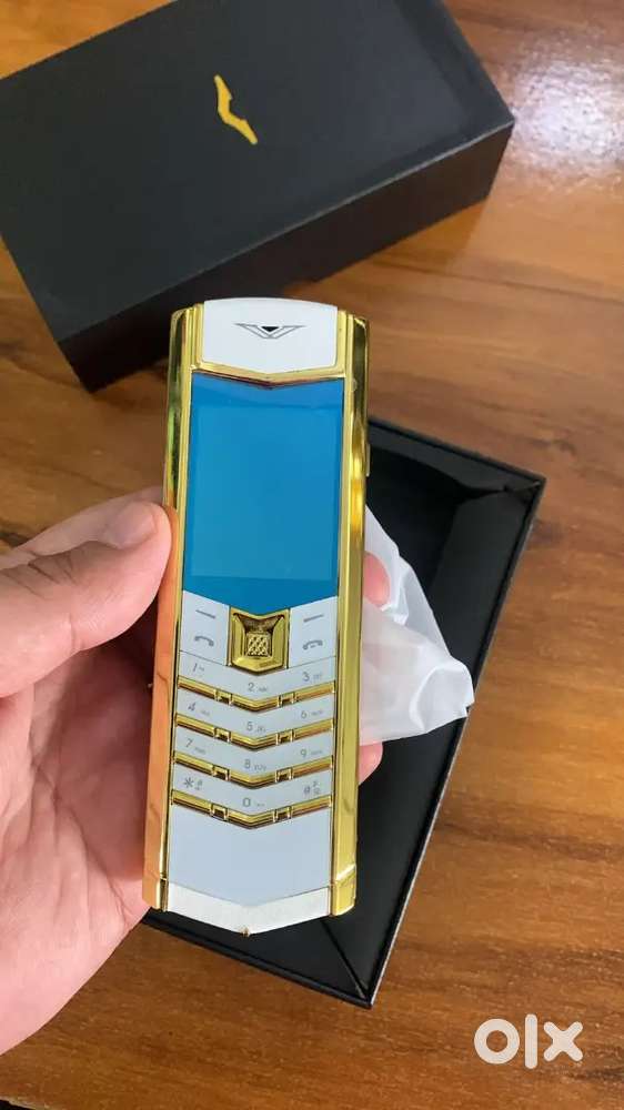 Vertu signature vintage keypad luxury mobile phone