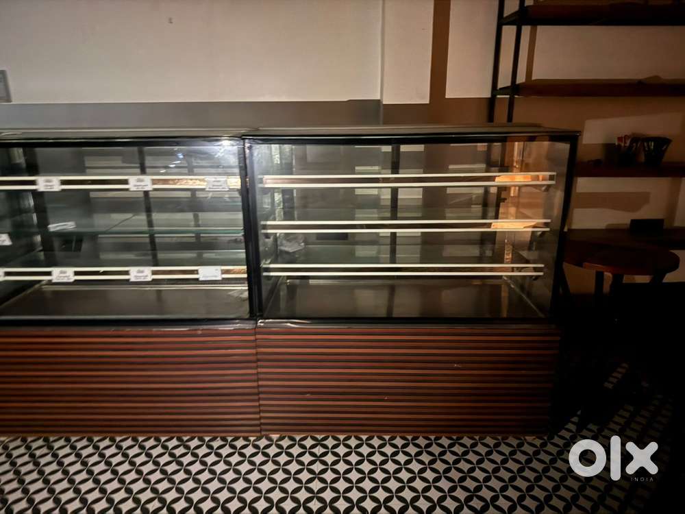 Glass display counter