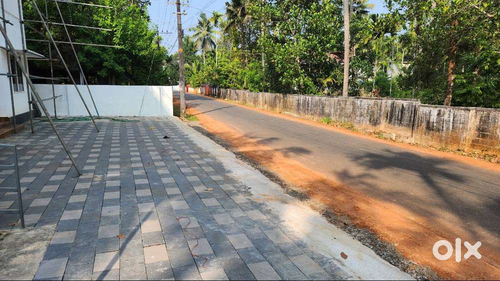 Laundry shop manager