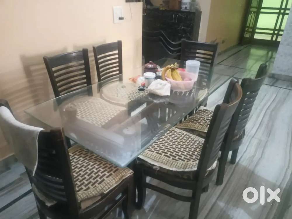DINING TABLE 6 SEATER