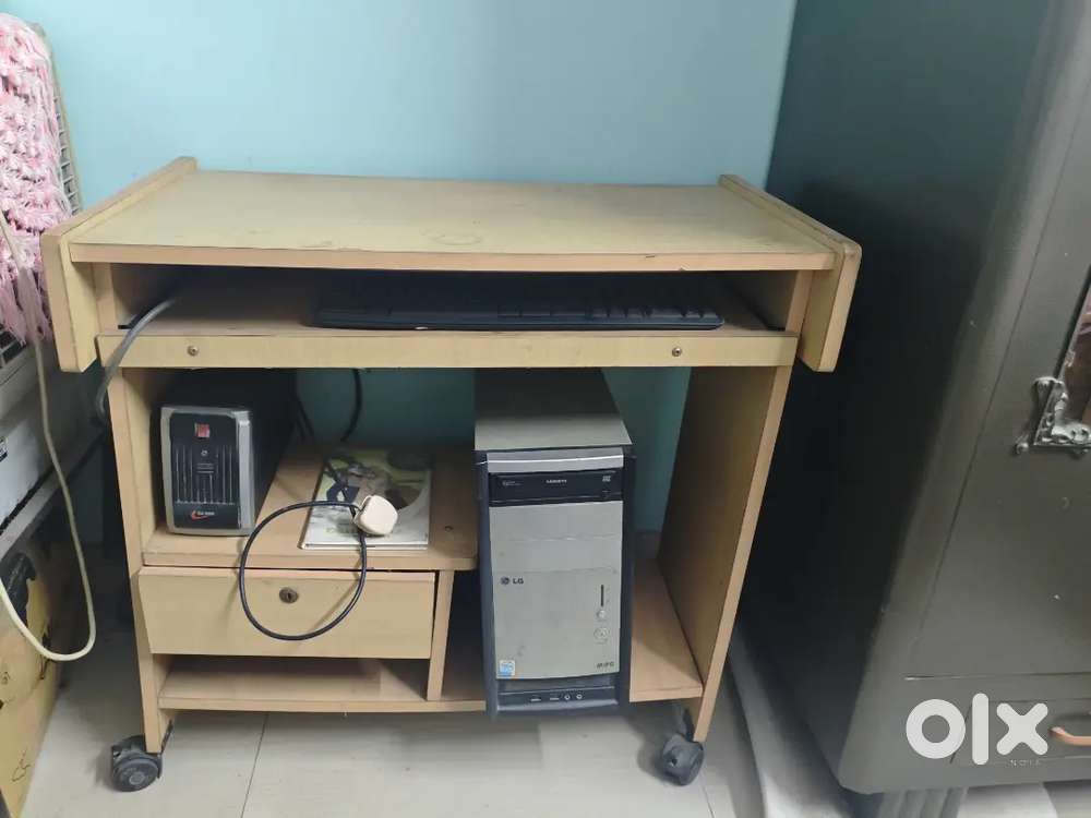 Computer table