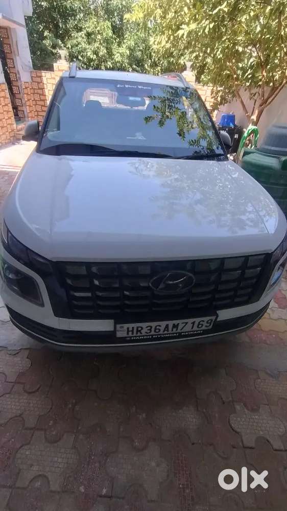 Hyundai Venue 2022 Petrol 22600 Km Driven . Excellent condition