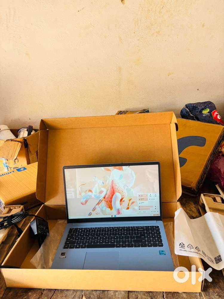 Asus chrombook Laptop, good condition, 3 days old