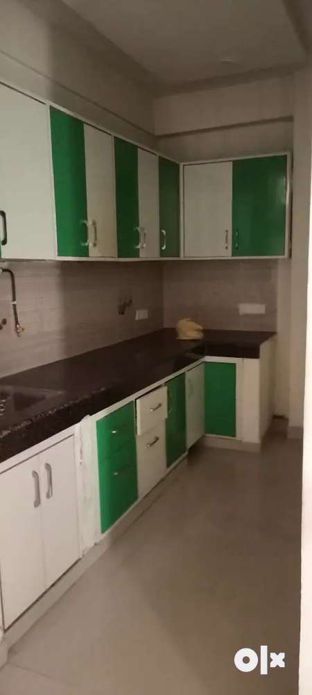 3bhk semi furnished flat available for rent