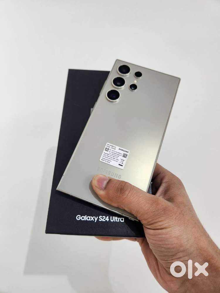 Selling S24 Ultra, Less Used, Mint Condition,12/256GB Variant.  Warran