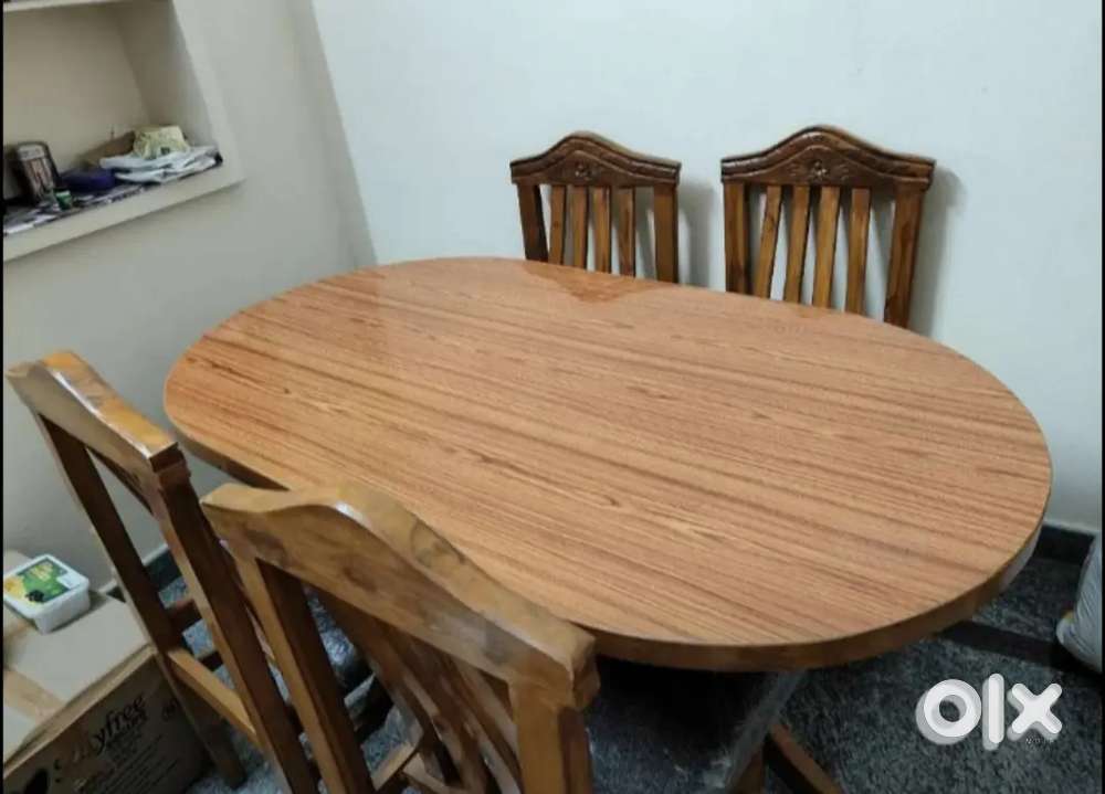 Dining table for sale