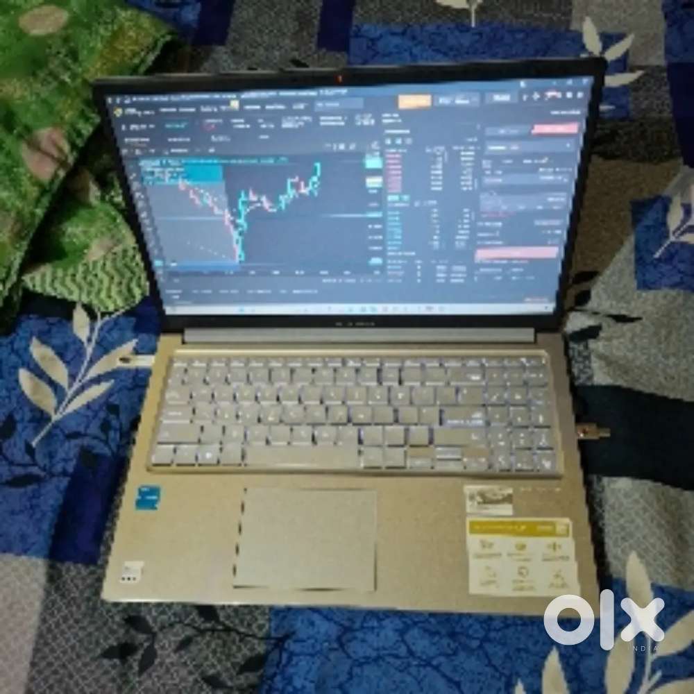 Fast Asus VivoBook 15  8GB RAM / 512GB SSD  Like new