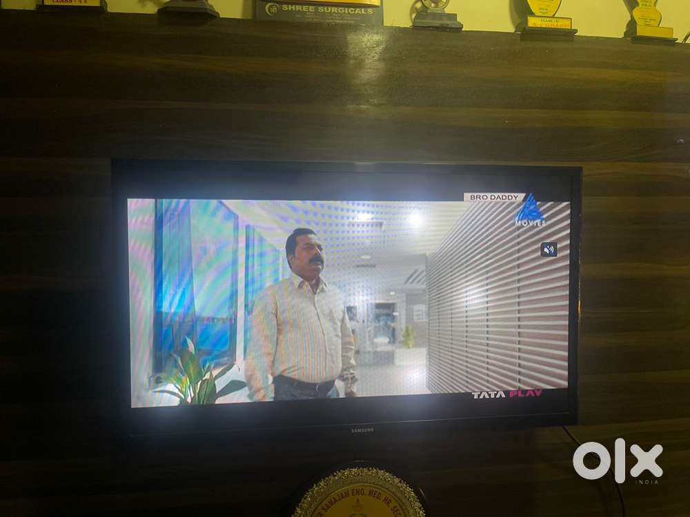 32 inches TV of samsung good picture quality.