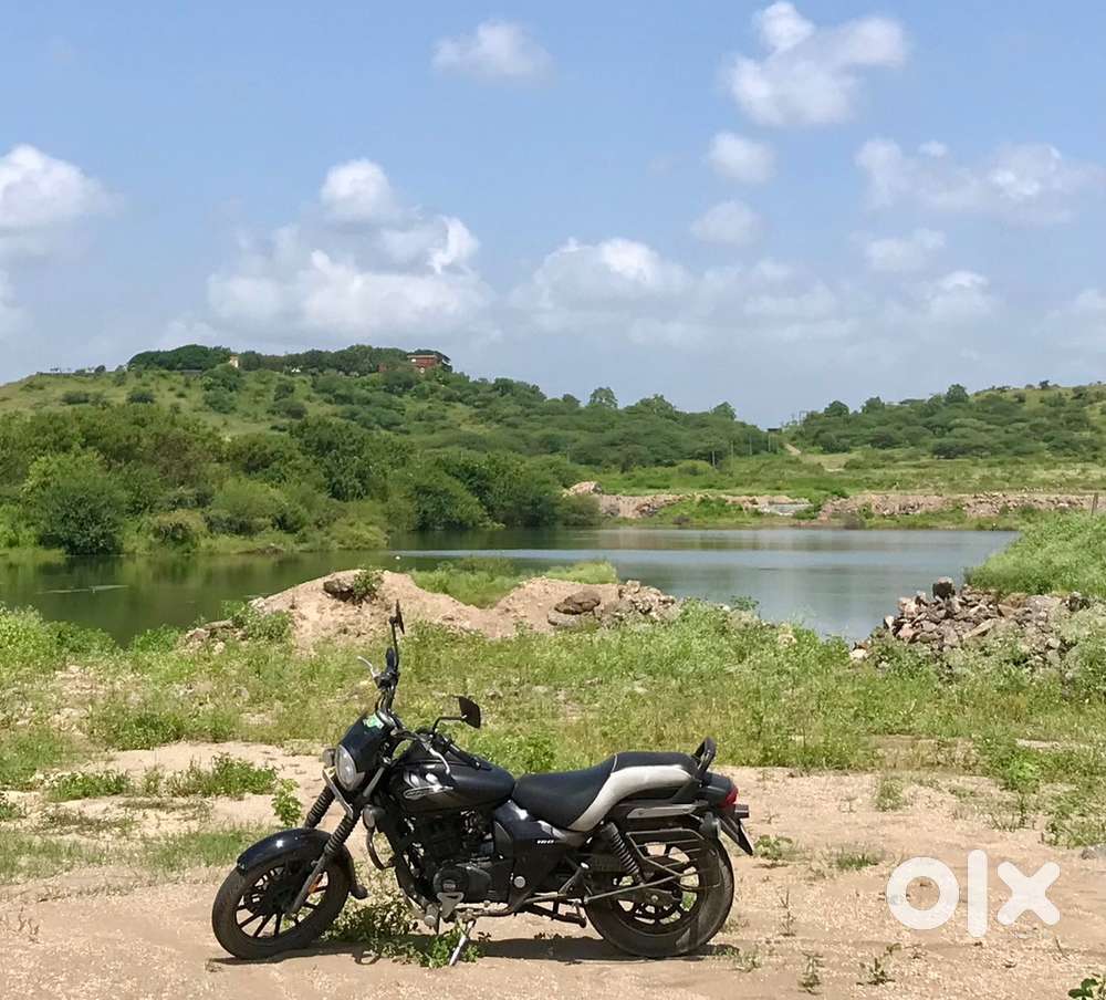 Bajaj Avenger 160 Street