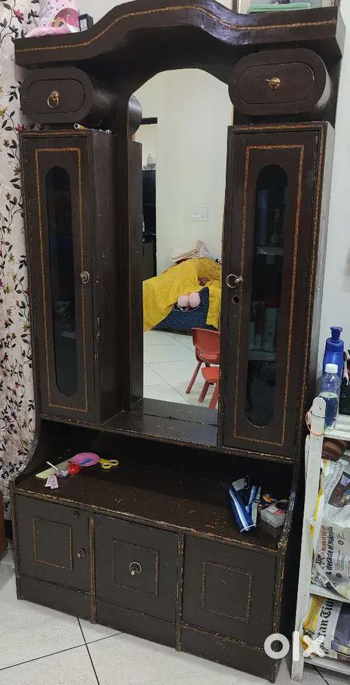 Dressing table