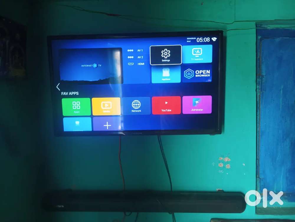 Kevin smart tv32 inches , sound bar