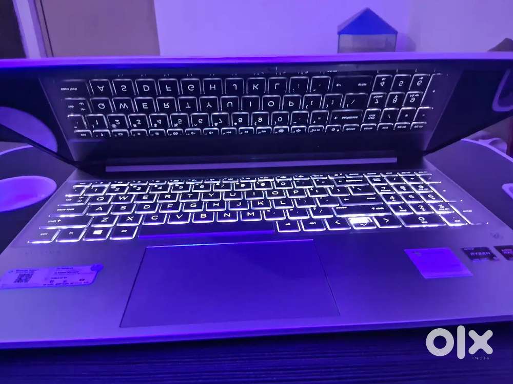 HP Pavilion 15 AMD Ryzen 5-8GB/512GB SSD 15.6 inches