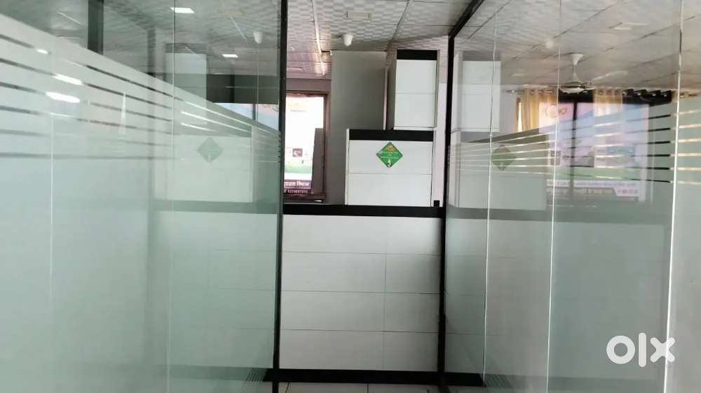 फ्री लांसर/ छोटी टीम के लिए फर्निश्ड ऑफिस स्पेस