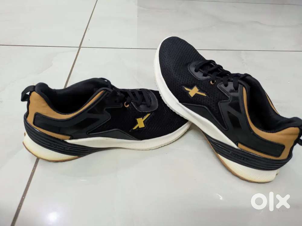 Sports shoes for men and women