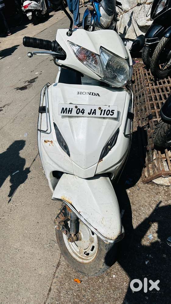 ACTIVA 4g white 1 st owner