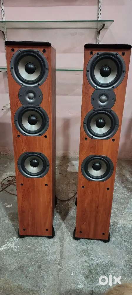 Polk Audio TSI 400 Tower Speakers in Brand New Condition