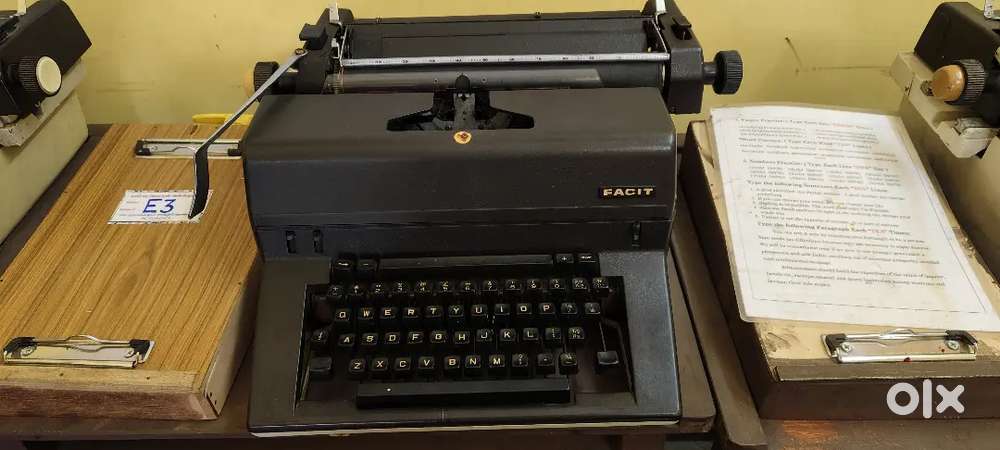 Typewriting English machine