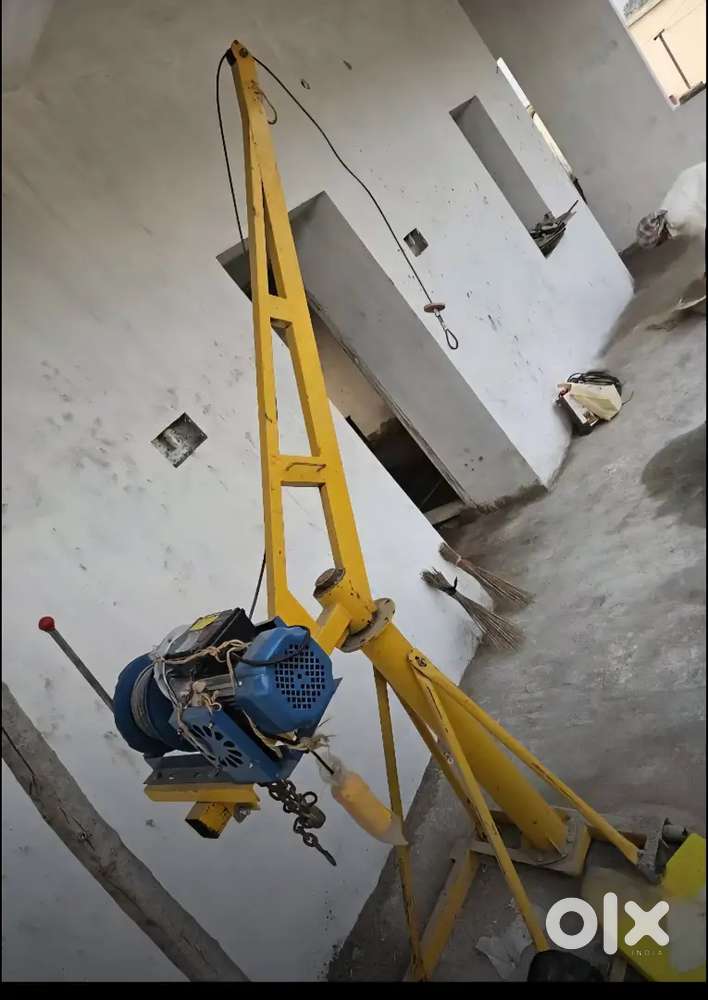 Monkey
Construction

Crane
