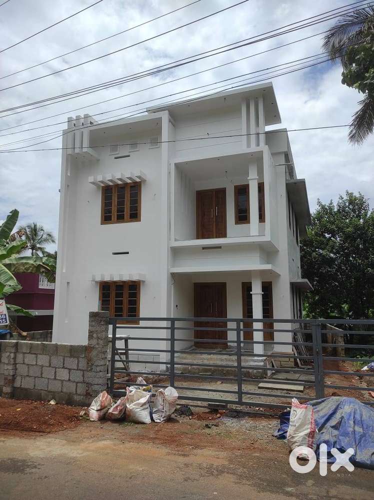 Elegant  4bhk Villa  near Mannuthy ,Thrissur