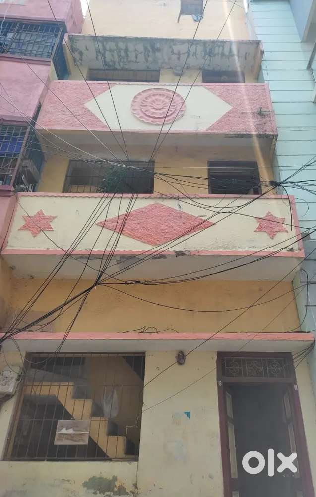 Multi storage building
