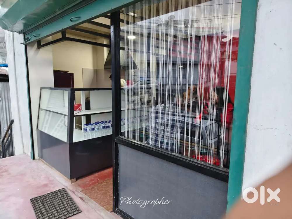 Furnished shop ban die