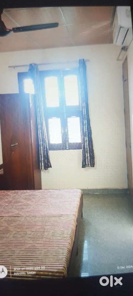 Furnished Room with kitchen and dining hall