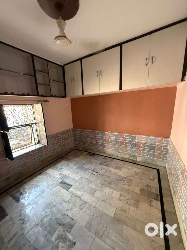 2bhk for rent family & girls only