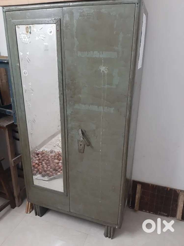 Old Godrej cupboard 5.5 FT height