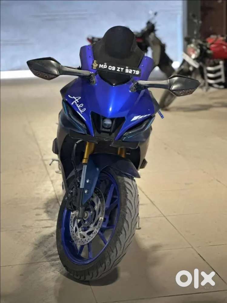 R15 V4 (Quick shifter version)