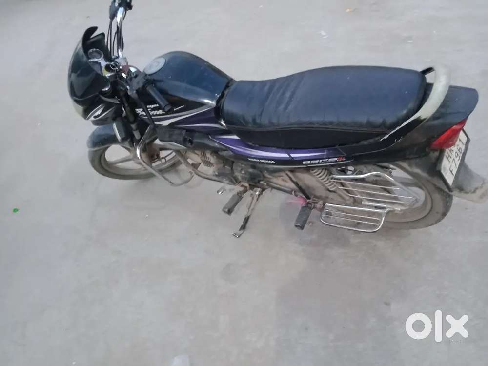 Good condition bike ha  self start ha bike jisa bhi lani ho massage