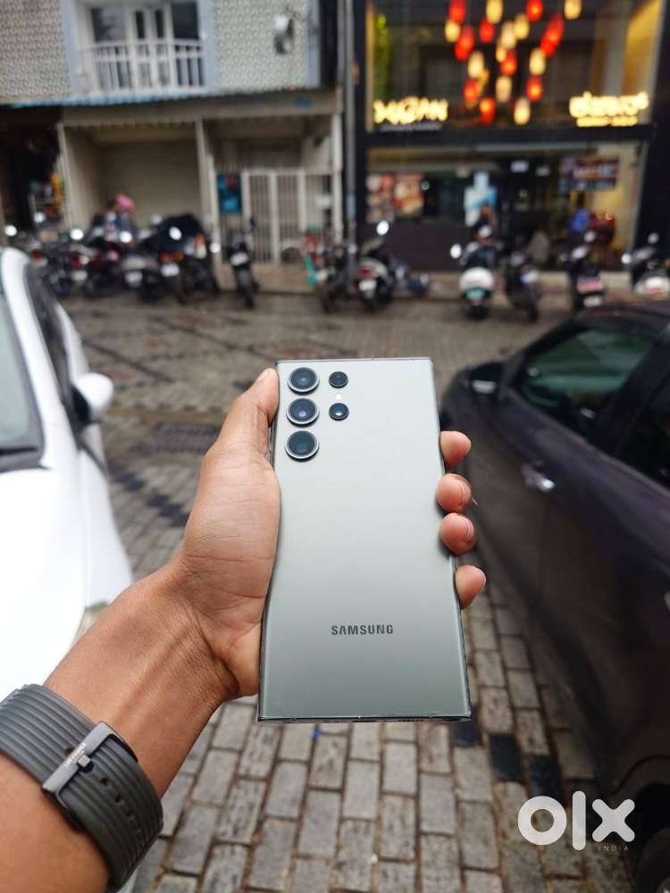 S23 ultra 12/512gb a single green line after update.