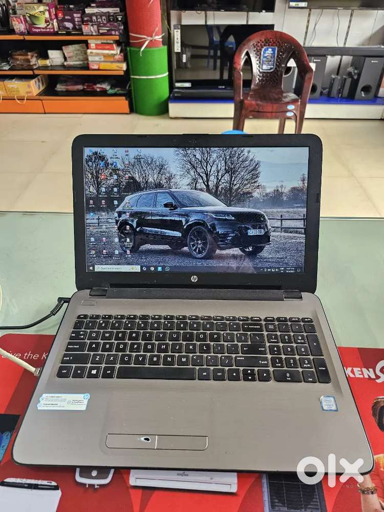 LAPTOP HP i3 (Silver Color)
