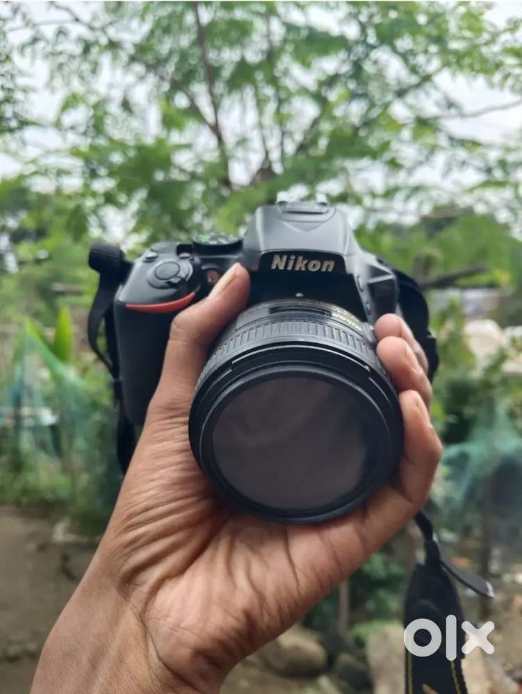 Nikon D5600 Lens 18-55 Battery charger Bag