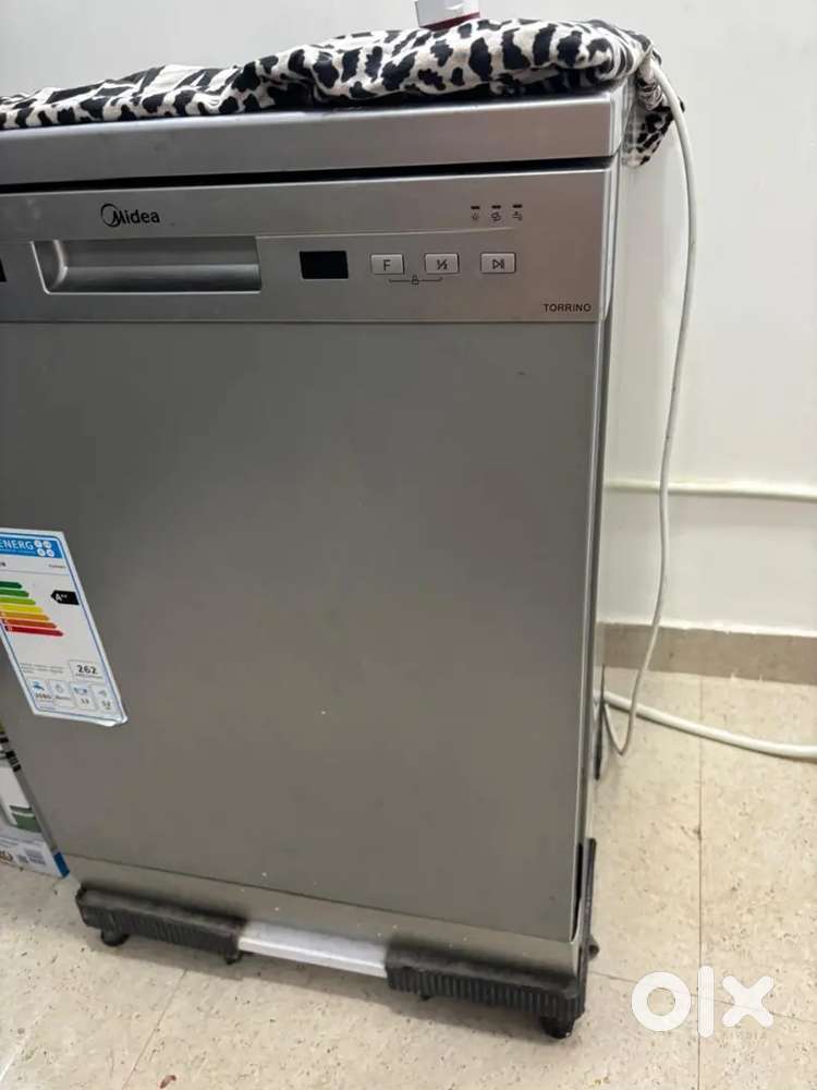 Dish washer