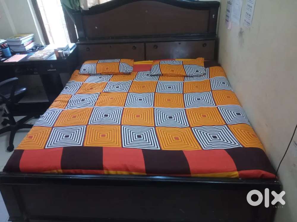 6*6 double bed, solid wood, with storage boxes