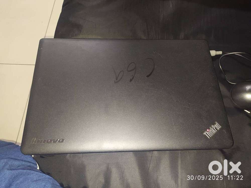 Lenovo laptop good condition i5  8gb 256gb