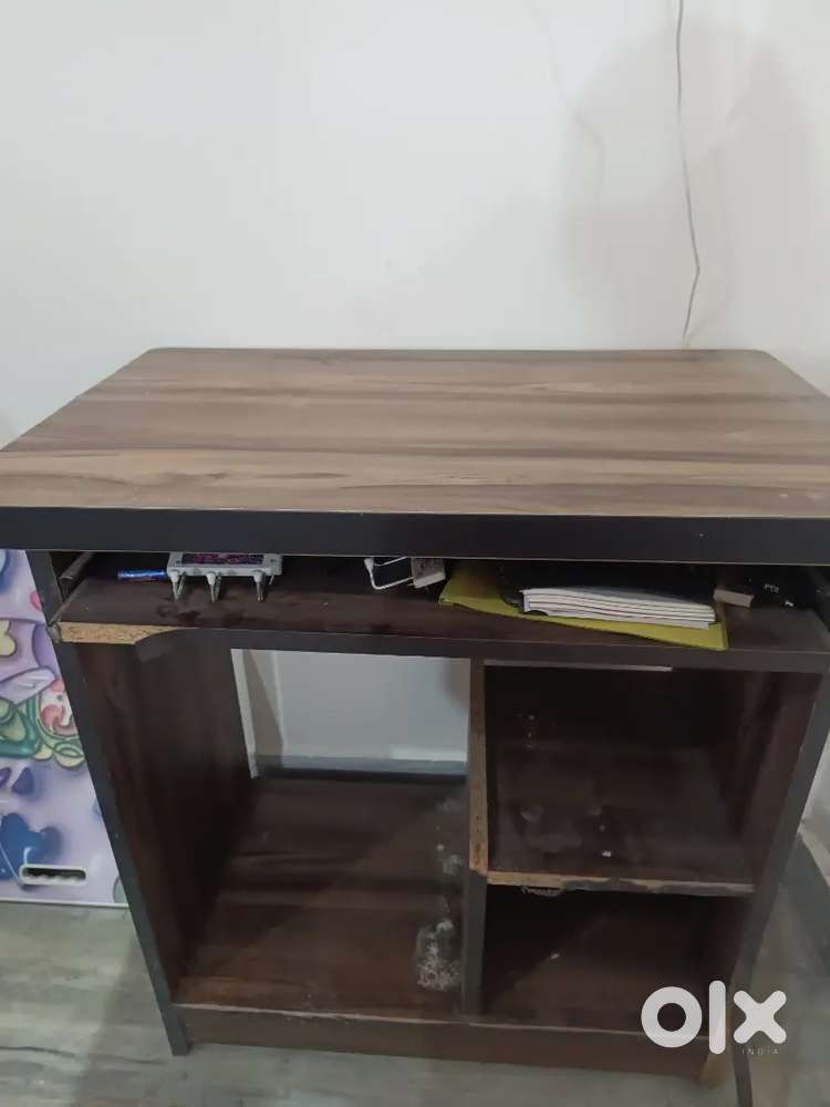 Computer table
